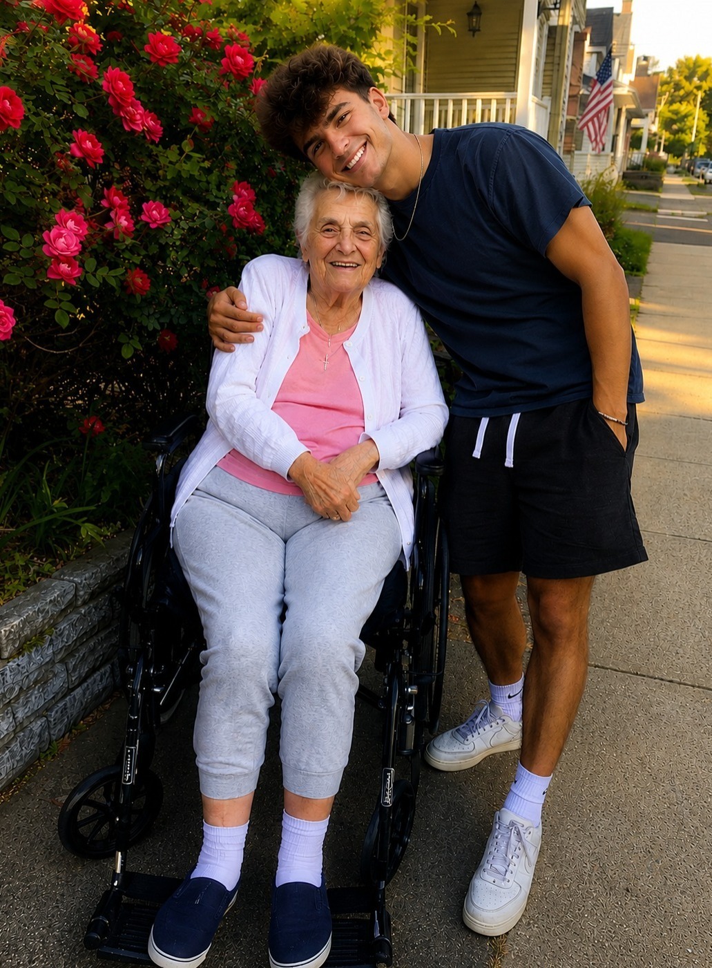 Ich kümmerte mich um meine 85-jährige Nachbarin, um ihr Erbe zu erhalten, doch sie hinterließ mir nichts. Am nächsten Morgen klopfte ihr Anwalt an und sagte: „Tatsächlich hat sie Ihnen EINES hinterlassen.“ Ich verbrachte meine ganze Kindheit im Heim. Meine Mutter verließ mich direkt nach meiner Geburt, und mein Vater saß im Gefängnis. Ich hatte niemanden. Als mich das Heim schließlich ausspuckte, nahm ich miese Jobs in einer Kleinstadt an. Damals bemerkte mich meine 85-jährige Nachbarin, Frau Rhode, zum ersten Mal. „Mein Junge, wenn du anständig Geld verdienen willst, komm und hilf mir“, sagte sie. „Wir einigen uns auf einen Preis.“ Bei einer Tasse Tee erzählte sie mir, dass sie im Sterben lag. Keine Familie, keine Freunde. Wenn ich mich gut um sie kümmerte, sagte sie, würde ich alles bekommen, was sie besaß. „Abgemacht“, sagte ich. Ich fing an, für sie einzukaufen, Glühbirnen zu wechseln und ihre Tabletten in diese Plastikdose für Montag bis Sonntag zu sortieren. Dann strickte sie mir ein Paar hässliche grüne Socken und drückte sie mir in die Hand. „Für dich“, sagte sie. „Damit deine Füße nicht frieren.“ Ich tat so, als ob es mich nicht kümmerte. Aber fast jeden Abend unterhielten wir uns. Sie erzählte mir von ihrem Leben, und ich erzählte ihr von meinem. Zum ersten Mal seit zwanzig Jahren hatte ich das Gefühl, dass es jemanden wirklich interessierte, ob ich nach Hause kam oder nicht. Eines Morgens fand ich Mrs. Rhode in ihrem Lieblingssessel, der Fernseher lief noch leise vor sich hin und zeigte irgendeine alte Spielshow. Sie war im Schlaf gestorben. Bei der Testamentseröffnung erfuhr ich, dass ihr Haus an eine Wohltätigkeitsorganisation gegangen war. Ihre Ersparnisse gingen an ihre Kirche. Ihr Schmuck ging an eine Nichte, die sie seit sechs Jahren nicht mehr besucht hatte. Ich bekam nichts. Nicht einmal eine Nachricht. Ich habe den ganzen nächsten Tag verschlafen. Dann klopfte es. Ein Anwalt stand auf meiner Veranda und hielt eine verbeulte Brotdose aus Metall in der Hand. „Mrs. Rhode hat Anweisungen hinterlassen“, sagte er. „Genauer gesagt, hat sie Ihnen nur EINE Sache hinterlassen.“ Darin befanden sich ein Schlüssel und ein Umschlag mit meinem Namen in ihrer zittrigen Handschrift. Die erste Zeile lautete: „James, du bist wahrscheinlich wütend, dass ich dir nichts hinterlassen habe. ABER GLAUBEN SIE MIR – WAS ICH FÜR SIE VORBEREITET HABE, WIRD IHR LEBEN VERÄNDERN.“ Meine Knie sanken zu Boden, noch bevor ich die zweite Zeile gelesen hatte Mehr dazu im ersten Kommentar