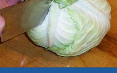 Er schneidet Kohl und zaubert das leckerste und schnellste Abendessen der Welt!