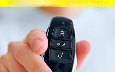 Halten Sie die Fernbedienung des Autos 5 Sekunden lang gedrückt: Ein praktischer Tipp.