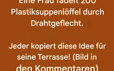 Eine Frau fädelt 200 Plastiksuppenlöffel durch Drahtgeflecht. Alle kopieren diese Idee für ihre Terrasse!