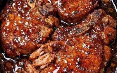 Schweinekoteletts aus dem Slow Cooker mit braunem Zucker und nur 4 Zutaten: Süß, herzhaft und mühelos