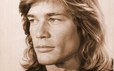 Erkennen Sie ihn? Diese seltene Aufnahme zeigt einen jungen Hollywood-Schwarm, lange bevor er durch Ruhm berühmt wurde.